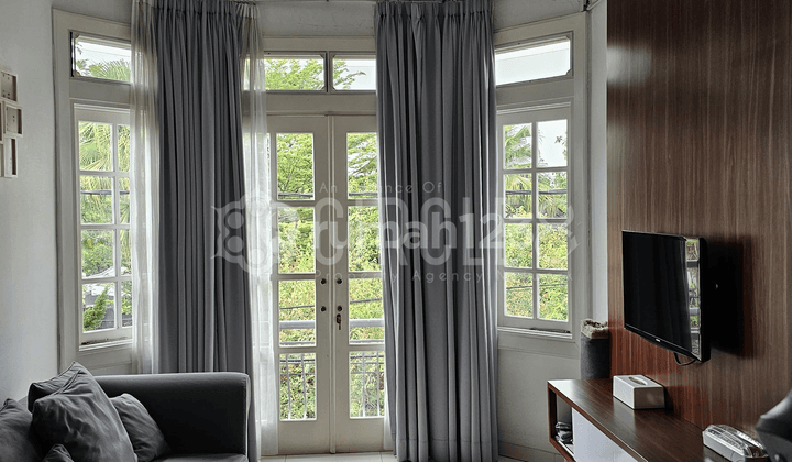 Rumah Cantik Mewah Semi Furnished di Cipaku, Bandung