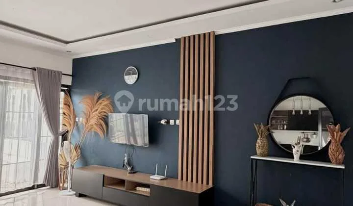 Dijual Rumah Rasa Villa Full Furnish di Lembang Bandung