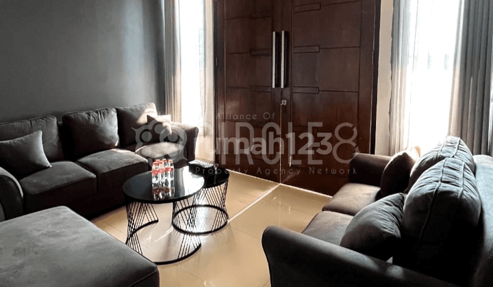 Rumah Cantik dengan Kolam Renang di Lembang Bandung