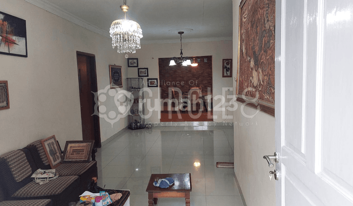 2-Storey House on the Wing of Stone Mountain, Bandung