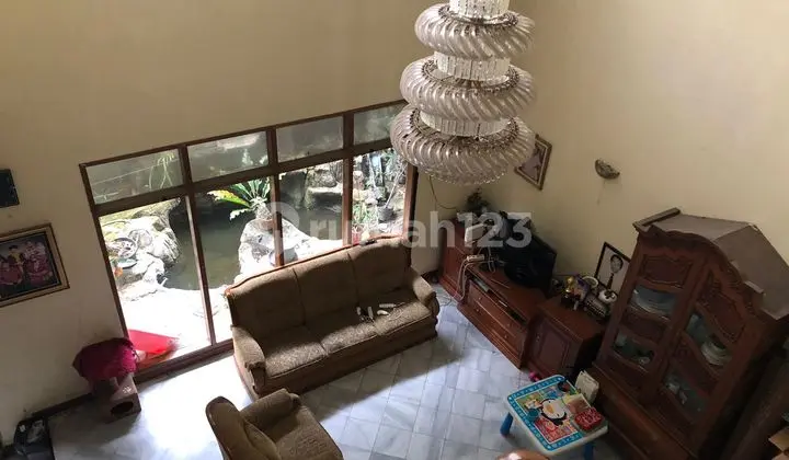 Translation: For Sale Luxury Spacious 2-Story House in Sarijadi Bandung Price Negotiable