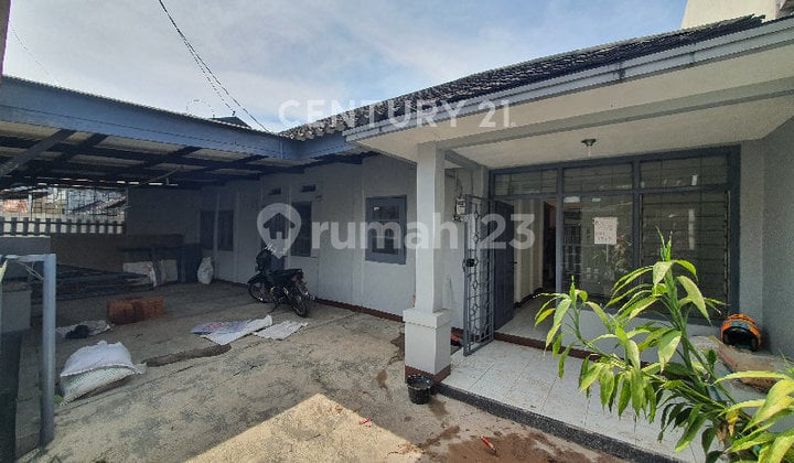 Cheap! Newly Renovated Ready-to-Live House, In Sayap Moh Toha