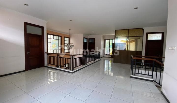 Dijual Rumah di Denpasar Timur 2 Lantai Dekat Pantai Karang