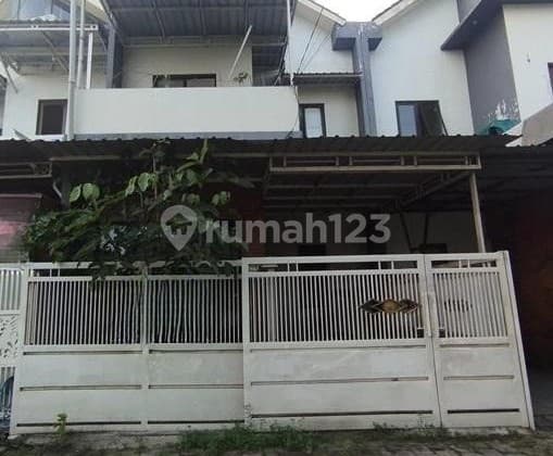 Rumah Bagus di Gresik Dekat Jalan Raya