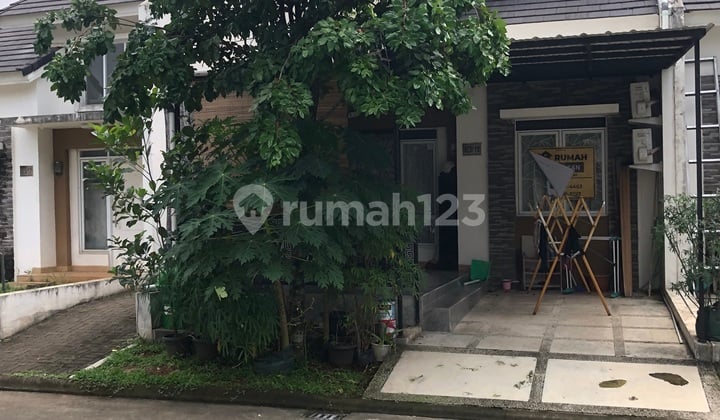 Disewakan Rumah 2 Lantai Semi Furnished Bagus Siap Huni