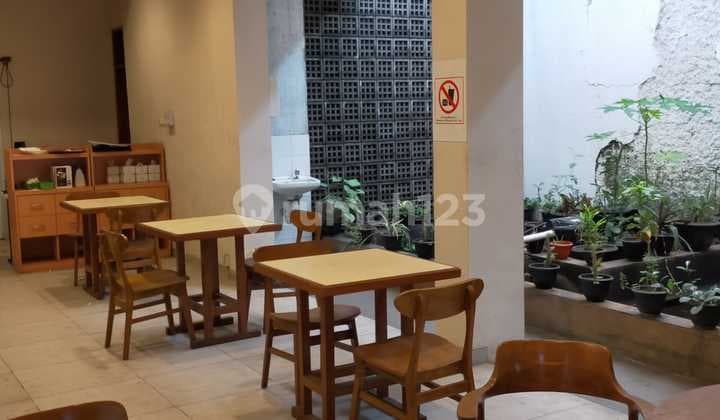 Disewakan Ruko Strategis Bekas Kafe – Jl. Karawitan, Bandung