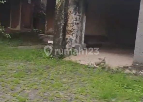 Tanah Dengan Bonus Bangunan Di Lokasi Strategis Di Tengkulak Kelod