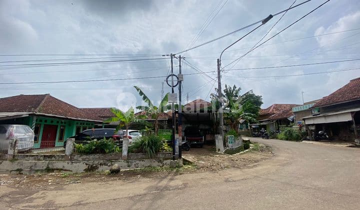 Jual Rumah 325 m2 Halaman Luas Lokasi Strategis di Bojong Purwakarta