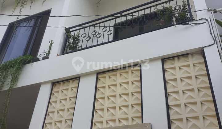 Rent a 3-Story Villa in Padonan Canggu 6 Bedrooms Unfurnished