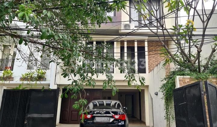 Dijual Rumah Strategis 3 Lantai Di Tebet Jakarta Selatan