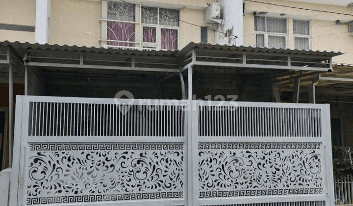 Rumah 2 Lantai Row 3 Mobil di Greenlake Surabaya