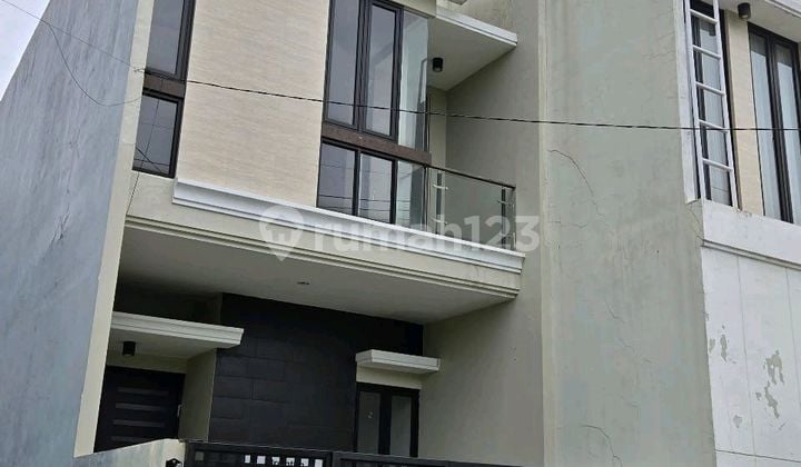 RUMAH BARU 2 LANTAI SIAP HUNI, PONDOK CANDRA.