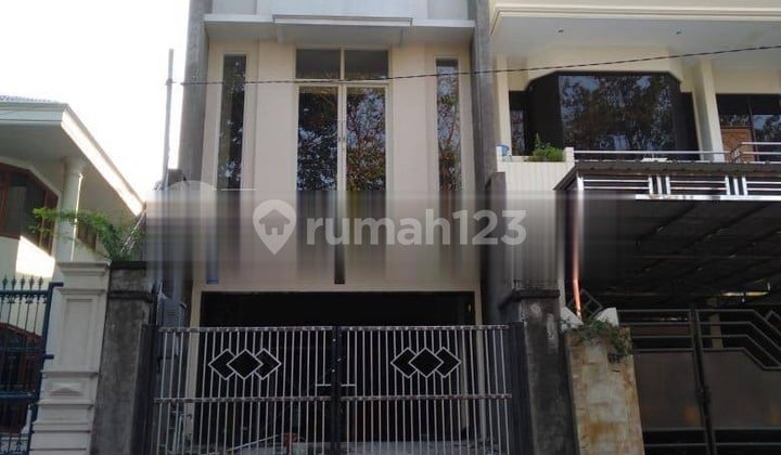 Rumah Seperti Ruko 4 LT di Darmo Satelit Surabaya