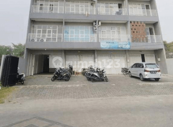 Ruko 3 LT Siap Pakai di Dian Istana Surabaya