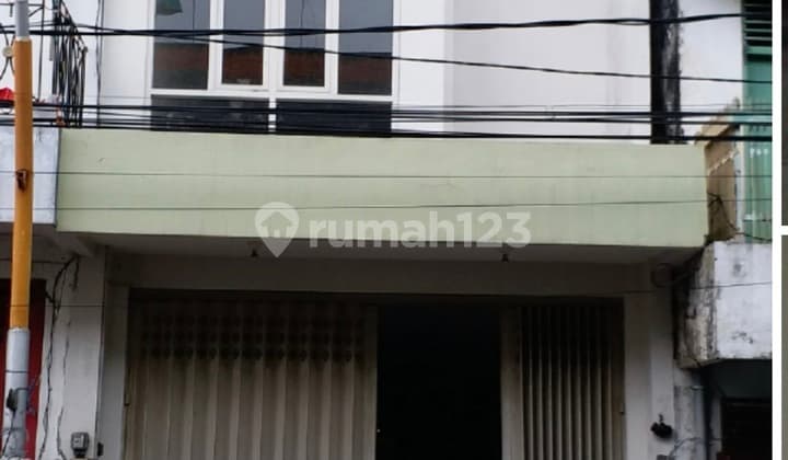 RUKO DAN RUMAH 2 LANTAI SHM. JL RAYA SAMANHUDI GRESIK DEKAT PASAR.