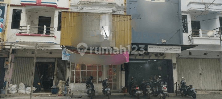 Ruko 2 LT Cocok untuk Usaha di Jl Wr Supratman Malang