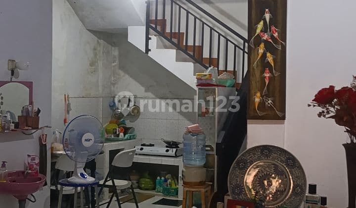 Dijual Rumah 1.5 Lantai Siap Huni Petukangan Termurah Strategis SHM Bebas Banjir