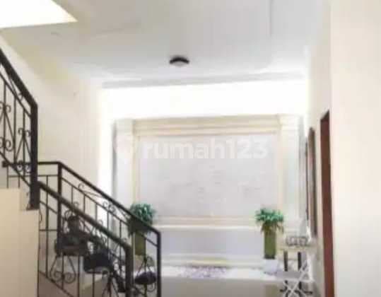 Dijual Rumah Pulomas 2 Lantai Siap Huni Termurah Strategis SHM Nego