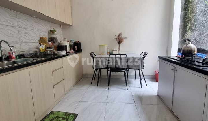 Dijual Rumah 2 Lantai Semi Furnished Sangat Strategis Termurah Nego Shm Siap Huni Bebas Banjir