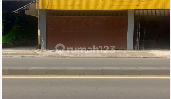 Disewakan Ruko Ex Showroom di Jalan Raya Bekasi