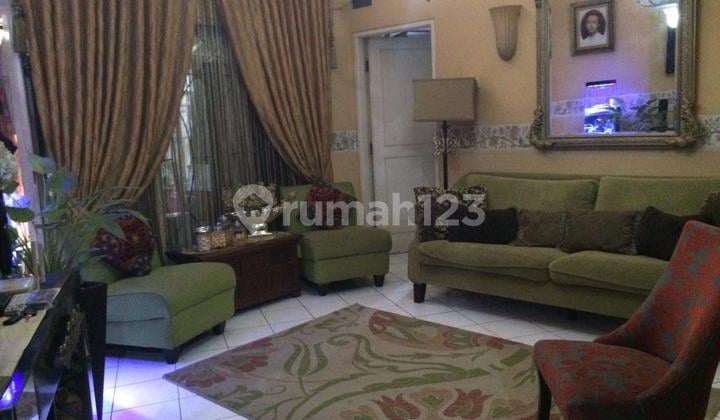 Rumah di Pinggir Jalan Utama di Kencana Loka BSD Tangerang