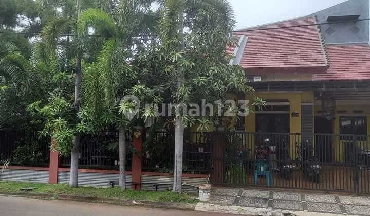 Corner House in Aralia Harapan Indah Bekasi