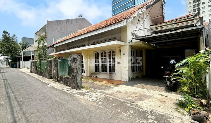 RUMAH HITUNG TANAH DI TEBET BARAT COCOK UNTUK INVESTASI LEBAR 18 METER