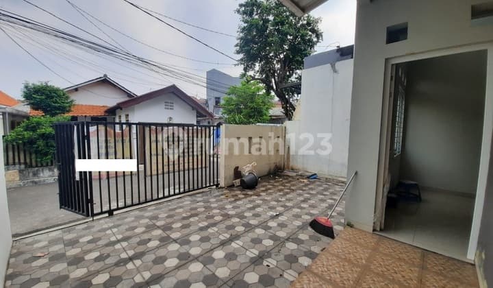 Rumah Minimalis Siap Huni di Kebon Baru Akses Jalan 2 Mobil