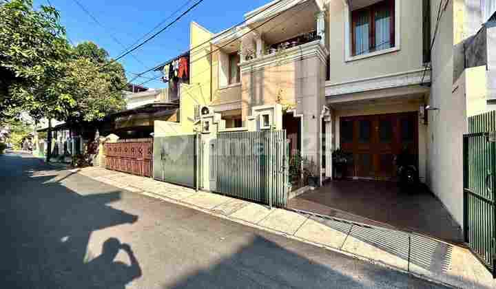 Rumah Siap Huni Modern Minimalis di Komplek Premium Tebet Akses Jalan 3 Mobil