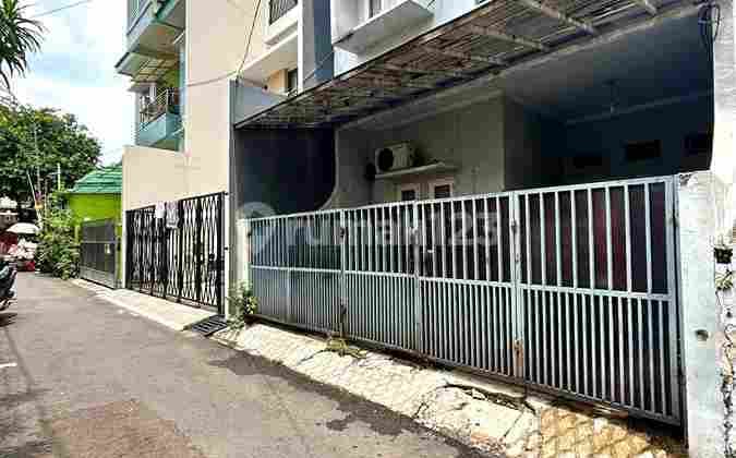 RUMAH SIAP HUNI TEBET BARAT AKSES 1 MOBIL DEKAT TAMAN