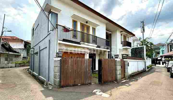Rumah Hook 2 Lantai Siap Huni di Tebet Barat Akses Jalan 2 Mobil