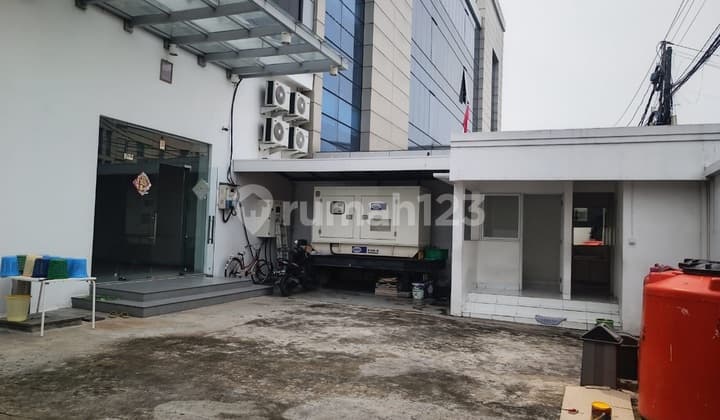 Eagle's Nest Warehouse PIK (Size 15x25.5 m)