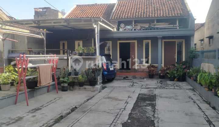 For Quick Sale: Strategic House in Sayap Setra Duta, Comfortable Environment