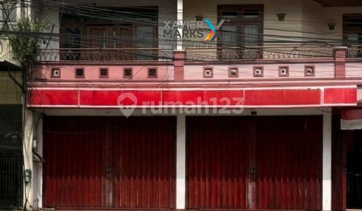 Rented 2-Story Shop House, Strategic Location Near Malang City Square.