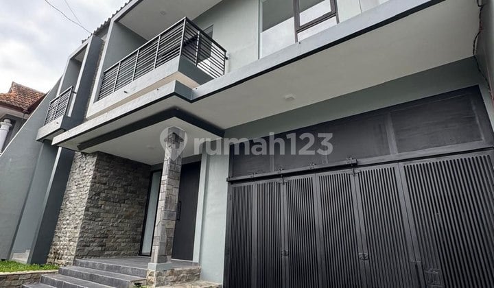 Dijual Rumah Mewah Modern Minimalis Tengah Kota Siap Huni