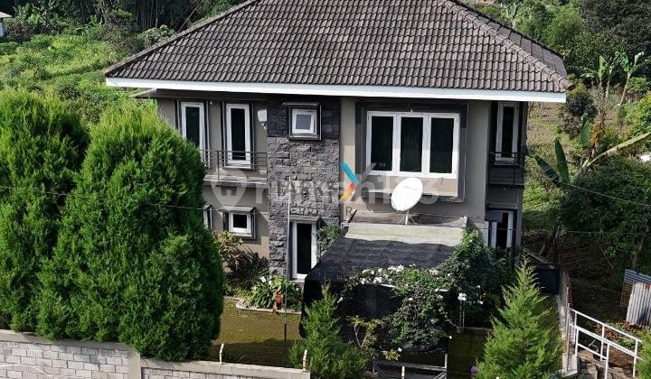 Villa dengan Lahan Luas Dekat Selecta Menanti Pemilik Baru