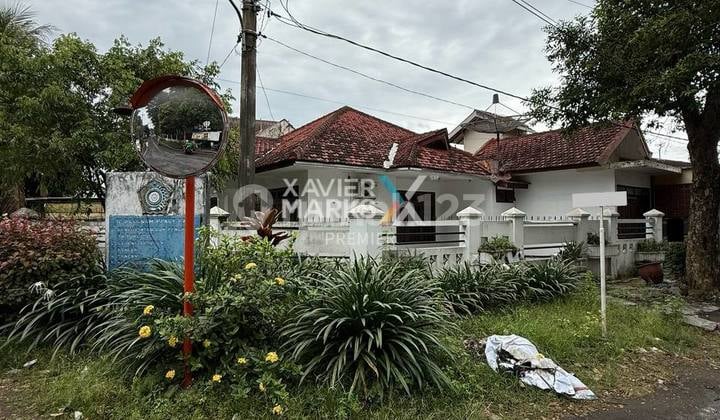Disewakan Rumah Posisi Hook Lokasi Strategis Tengah Kota