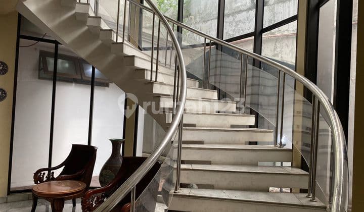 Jual Rumah Menteng Strategis Pinggir Jalan Cocok Untuk Cafe Resto Kantor