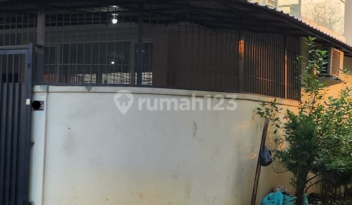Rumah Jalan Mangga Dekat Tanjung Duren