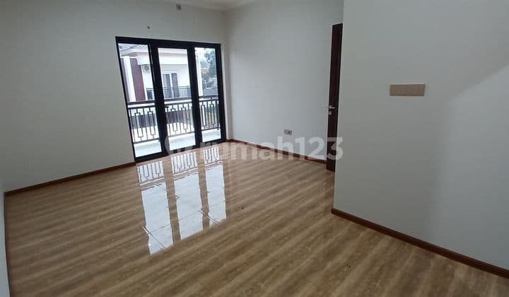 Rumah Mewah 2 Lantai, Siap Huni, SHM di Royaldi Village Blok A3, Lokasi Kademangan Serpong Nempel BSD
