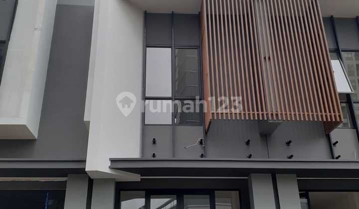 Hanya 1 Unit saja Ruko Mewah 3 Lantai di Akasa BSD, Harga Murah di Pinggir Jalan Utama Akasa BSD dekat ke Toll BSD