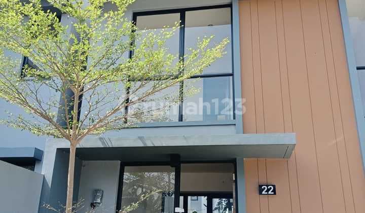 Dijual Rumah Siap Huni Dekat Uph Lippo Karawaci Rumah Bagus SHM di Vihara Atisa Dipamkara, Vihara Vajra Bumi Nusantara Lippo Karawaci Tangerang Residence, Jalan Villa Permata, Binong, Curug, Tangerang, Banten, Indonesia, 15810, Karawaci