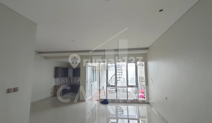Rumah Minimalis di Taman Holis Indah 1, Bandung.