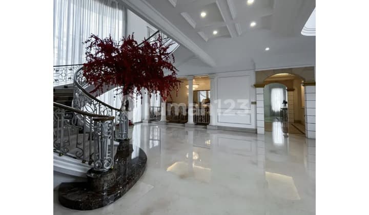 Di Jual Rumah Sultan di Cluster Sanur di Bukit Gading Villa Kelapa Gading di Jakarta Utara, Furnished dan Memiliki Garasi