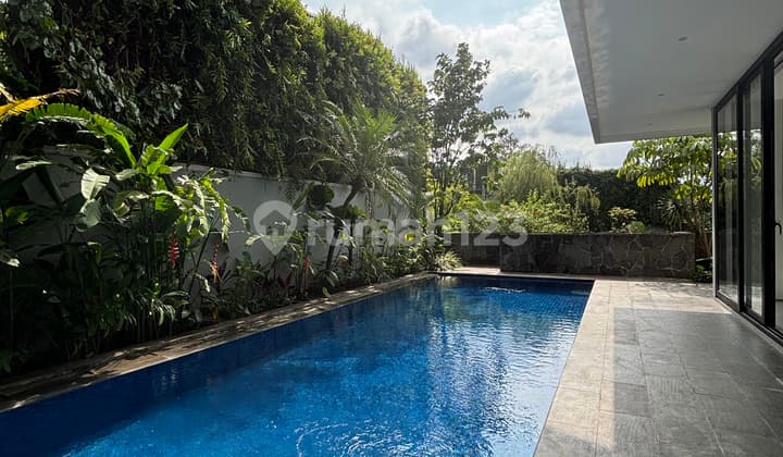 Rumah Siap Huni Konsep Resort di Kemang Jakarta Selatan