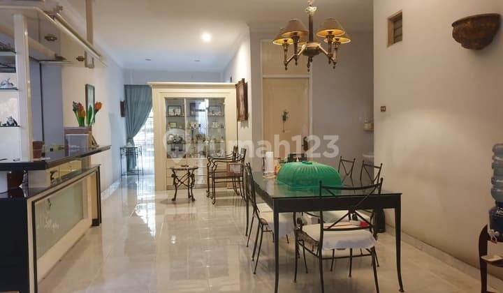 Rumah 1 Lantai LT 284 m² di Kedoya - Siap Huni, Legalitas Aman