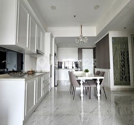 Unit Elegan - Modern Classic Luxury, Langkah ke Mall Taman Anggrek