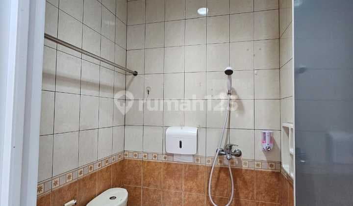 Dijual Cepat B U, Siap Huni. Rumah 3 Lantai Terawat - Hadap Barat, Cocok Untuk Usaha Kecil Rumah