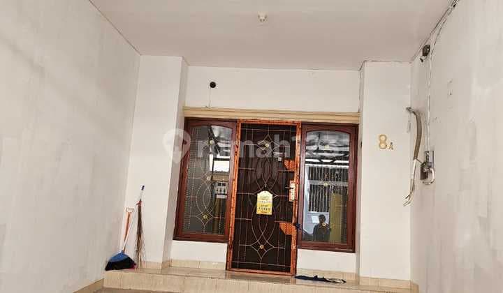 Dijual Cepat B U, Siap Huni. Rumah 3 Lantai Terawat - Hadap Barat, Cocok Untuk Usaha Kecil Rumah