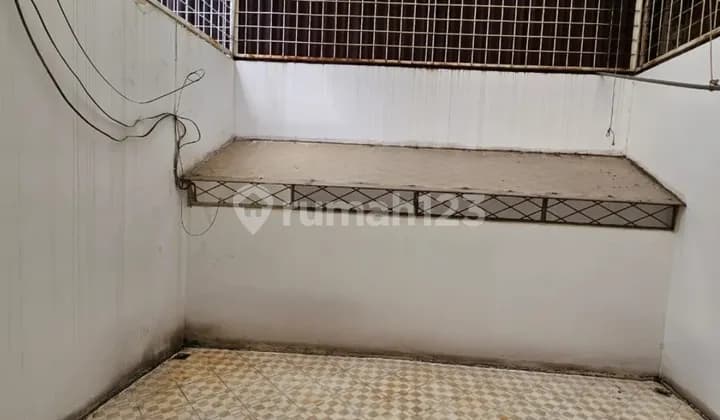 Dijual Cepat B U, Siap Huni. Rumah 3 Lantai Terawat - Hadap Barat, Cocok Untuk Usaha Kecil Rumah